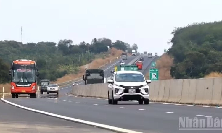 Đ&aacute;nh gi&aacute; kỹ quy định về khoảng c&aacute;ch an to&agrave;n tr&ecirc;n đường cao tốc