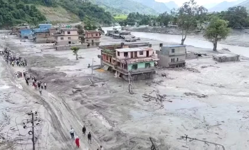 1.204 người chết, 4.216 người mất t&iacute;ch trong vụ sạt lở đất ở Nepal