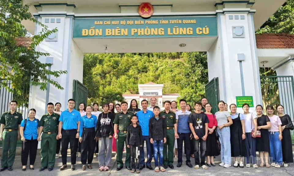 Li&ecirc;n đo&agrave;n Lao động tỉnh: Nhiều hoạt động &yacute; nghĩa chăm lo cho học sinh v&ugrave;ng cao dịp khai giảng năm học mới 2026 - 2027