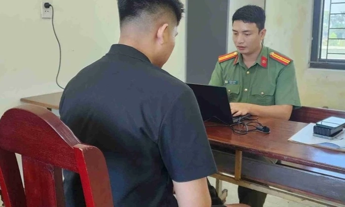 Rao b&aacute;n t&agrave;i khoản game tr&ecirc;n mạng, người đ&agrave;n &ocirc;ng ở Hưng Y&ecirc;n bị phạt 2,5 triệu đồng