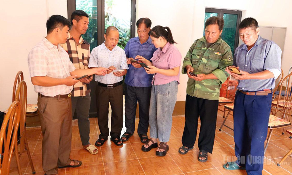 Hạt nh&acirc;n tạo đ&ocirc;̀ng thu&acirc;̣n