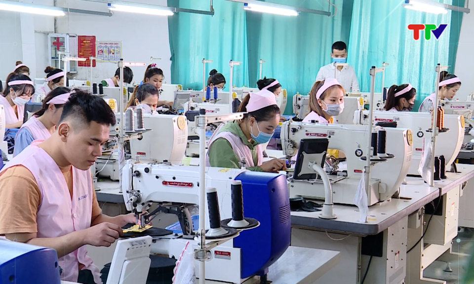 Doanh nghiệp tăng tốc sản xuất cuối năm.