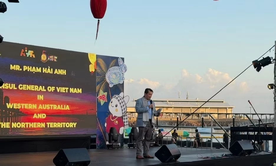 Gần 5000 người tham gia Lễ hội Đ&egrave;n lồng-Hoa đăng Việt Nam tại Australia