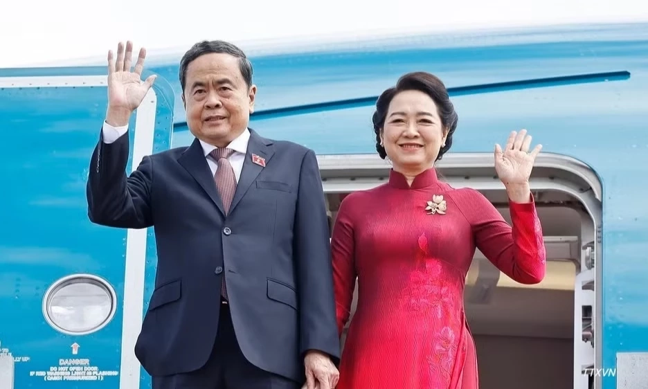 Chủ tịch Quốc hội Trần Thanh Mẫn v&agrave; Phu nh&acirc;n bắt đầu thăm ch&iacute;nh thức H&agrave;n Quốc