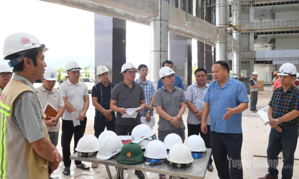 Chủ tịch UBND tỉnh kiểm tra tiến độ thi c&ocirc;ng, thực hiện Dự &aacute;n đầu tư x&acirc;y dựng Bệnh viện Đa khoa tỉnh Tuy&ecirc;n Quang