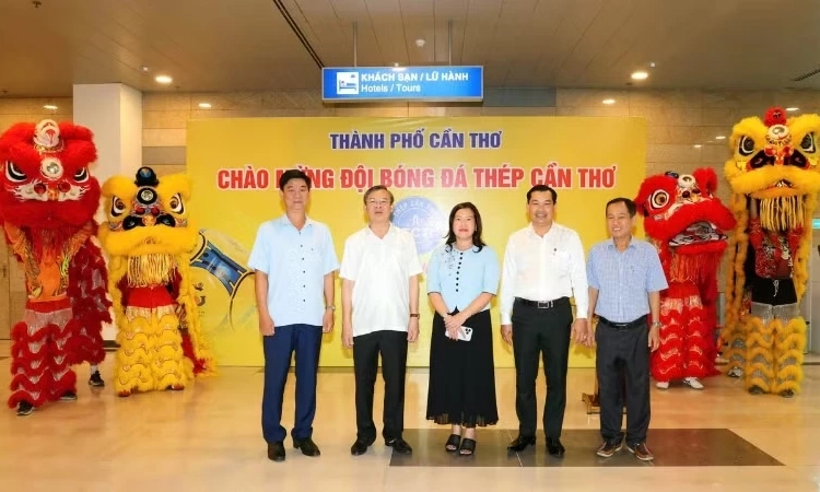 Cần Thơ trở lại thi đấu b&oacute;ng đ&aacute; chuy&ecirc;n nghiệp sau 4 năm vắng b&oacute;ng
