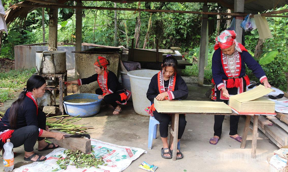 Di sản tr&ecirc;n giấy bản