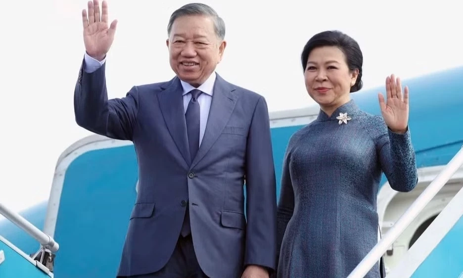 Tổng B&iacute; thư, Chủ tịch nước T&ocirc; L&acirc;m c&ugrave;ng Phu nh&acirc;n l&ecirc;n đường thăm cấp Nh&agrave; nước tới Nga