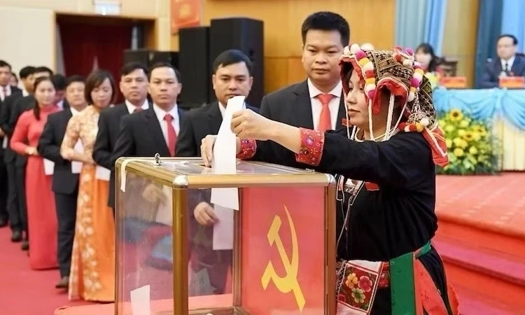 Tạo nền tảng vững chắc để ph&aacute;t triển đất nước