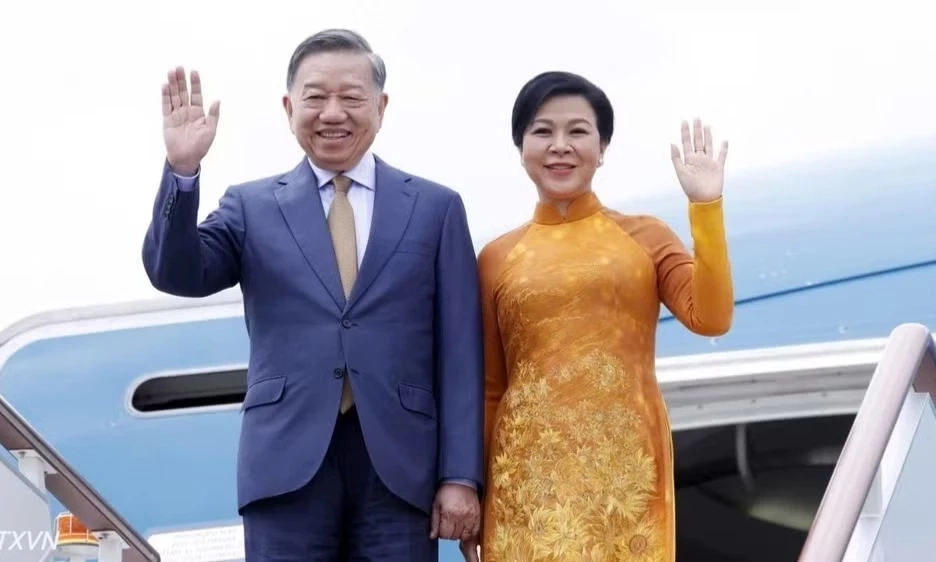 Tổng B&iacute; thư, Chủ tịch nước T&ocirc; L&acirc;m c&ugrave;ng Phu nh&acirc;n bắt đầu thăm cấp Nh&agrave; nước Li&ecirc;n bang Nga