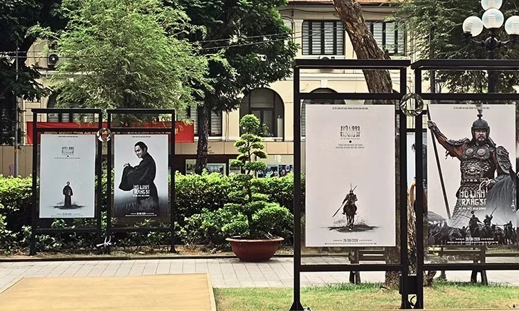 Th&agrave;nh phố Hồ Ch&iacute; Minh: Triển l&atilde;m &ldquo;Dấu ấn v&agrave;ng son-Những mảnh gh&eacute;p văn h&oacute;a Việt Nam-Thế kỷ X&rdquo;