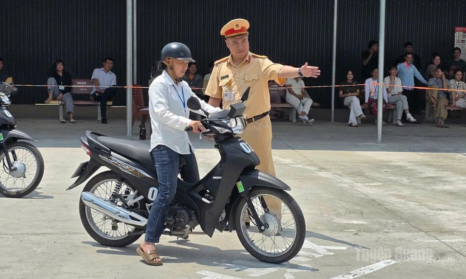 Đ&agrave;o tạo kỹ năng l&aacute;i xe m&ocirc; t&ocirc; an to&agrave;n