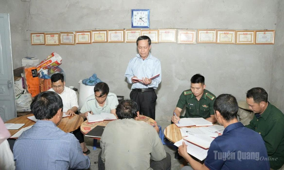 Ph&aacute;t triển đảng vi&ecirc;n ở v&ugrave;ng bi&ecirc;n
