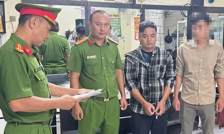 Vĩnh Long: Khởi tố nh&oacute;m d&ugrave;ng c&ograve;ng số 8 khống chế, bắt giữ đ&ograve;i nợ