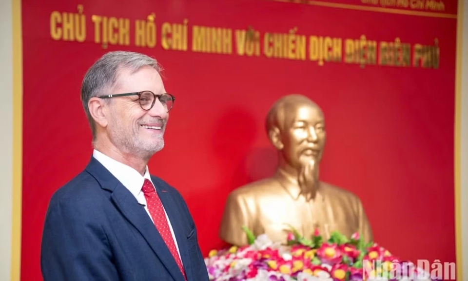 Đại sứ Ph&aacute;p Olivier Brochet: Việt Nam trong t&ocirc;i l&agrave; một đất nước ki&ecirc;n cường v&agrave; gi&agrave;u bản sắc
