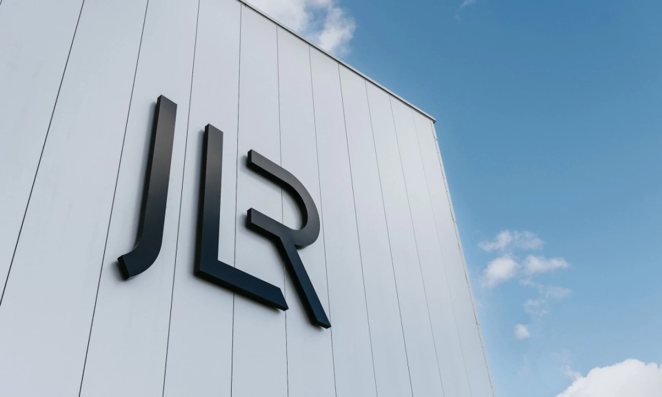 Jaguar Land Rover cắt khoảng 4.000 việc l&agrave;m trong hai năm