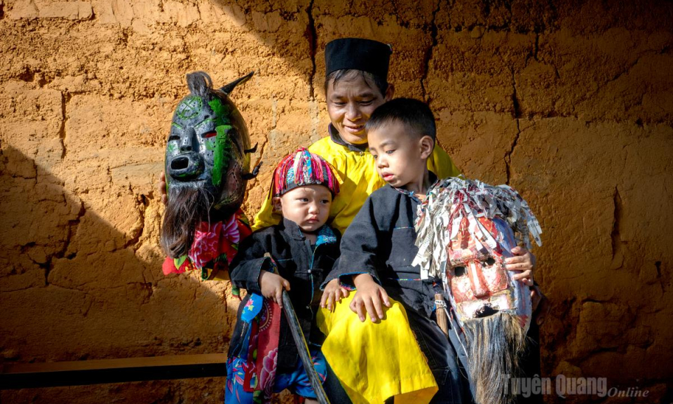 Huyền b&iacute; mặt nạ Ka Đong