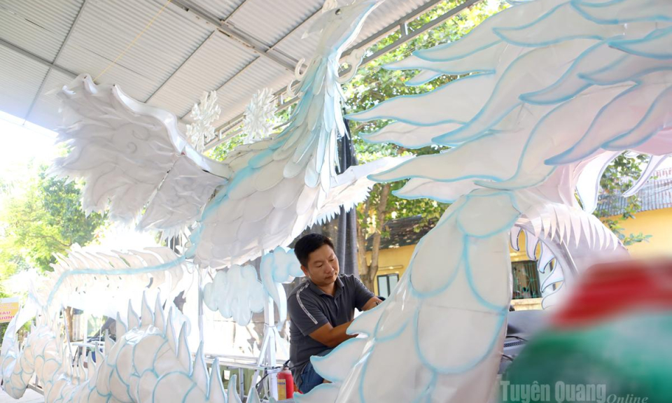 Đam m&ecirc; thắp s&aacute;ng đ&ecirc;m rằm