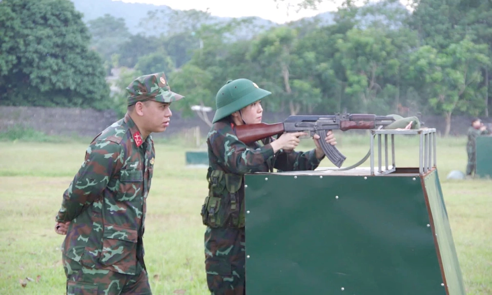 Kiểm tra bắn đạn thật đối với sĩ quan, qu&acirc;n nh&acirc;n chuy&ecirc;n nghiệp