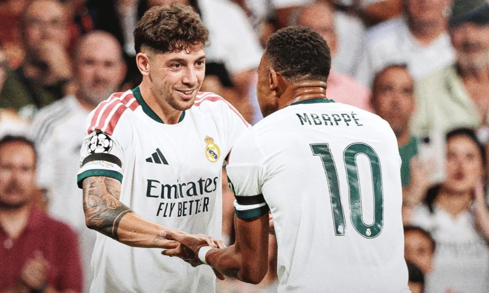 Inter tặng qu&agrave;, Real Madrid của Mourinho thắng trận mở m&agrave;n C&uacute;p C1