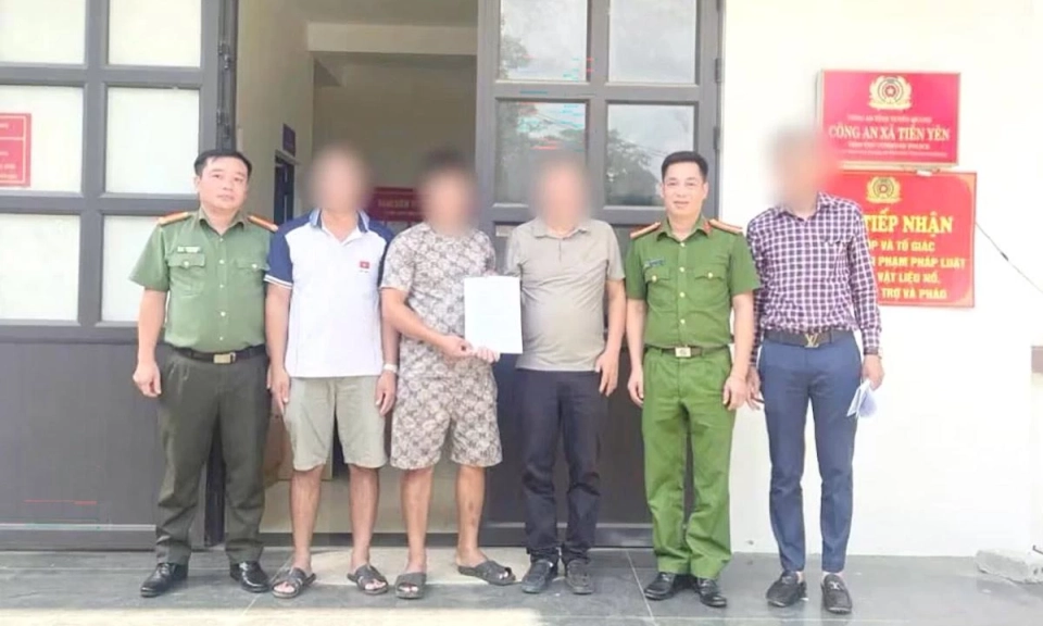 Kịp thời gi&uacute;p người d&acirc;n nhận lại gần 500 triệu đồng chuyển khoản nhầm