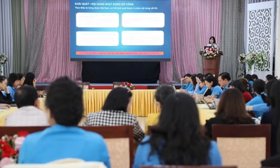 N&acirc;ng cao năng lực tham mưu cho đội ngũ c&aacute;n bộ l&agrave;m c&ocirc;ng t&aacute;c nữ c&ocirc;ng trong t&igrave;nh h&igrave;nh mới