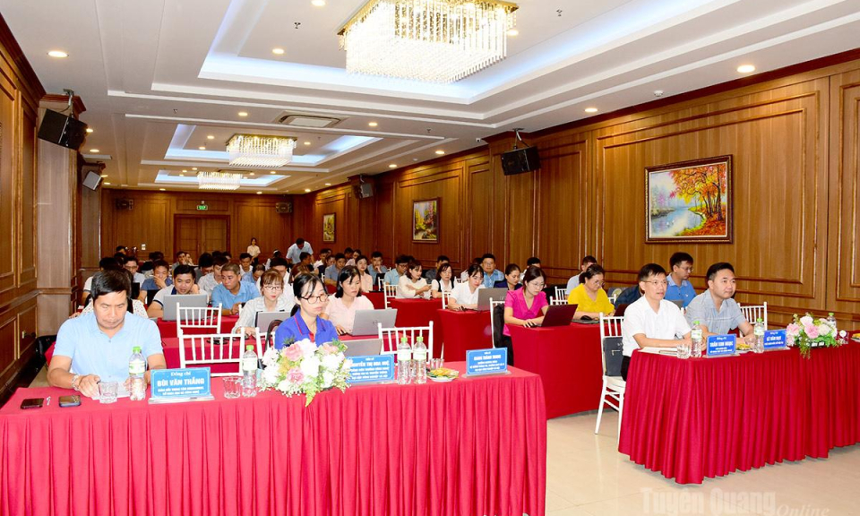 Bồi dưỡng n&acirc;ng cao năng lực số v&agrave; an to&agrave;n dữ liệu c&ocirc;ng vụ