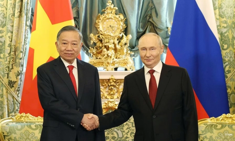 [Ảnh] Tổng B&iacute; thư, Chủ tịch nước T&ocirc; L&acirc;m hội đ&agrave;m với Tổng thống Nga Vladimir Putin