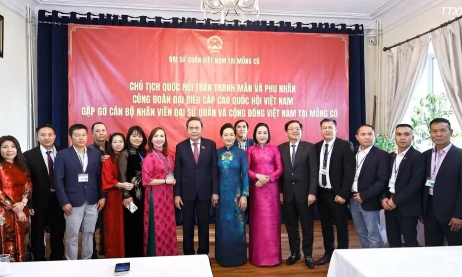 Chủ tịch Quốc hội Trần Thanh Mẫn gặp gỡ cộng đồng kiều b&agrave;o tại M&ocirc;ng Cổ
