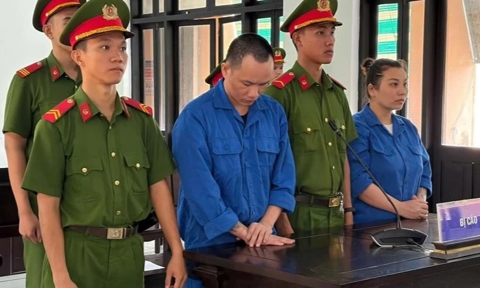 Hai bị c&aacute;o lĩnh &aacute;n nặng v&igrave; mua b&aacute;n h&agrave;ng ngh&igrave;n vi&ecirc;n ma t&uacute;y