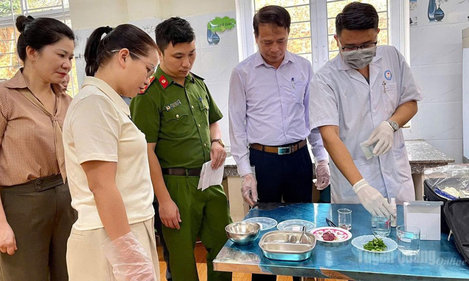 Siết chặt quản l&yacute;, n&acirc;ng chất lượng bữa ăn b&aacute;n tr&uacute;
