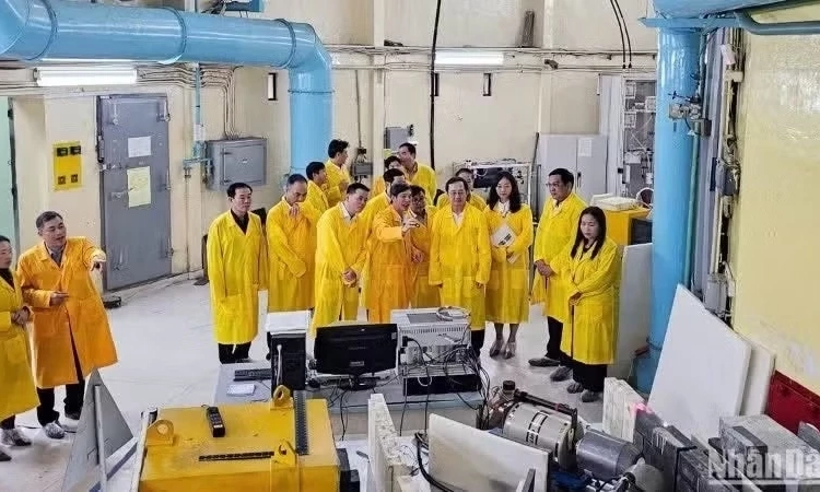 Điện hạt nh&acirc;n: X&acirc;y nh&agrave; m&aacute;y chỉ l&agrave; điểm khởi đầu