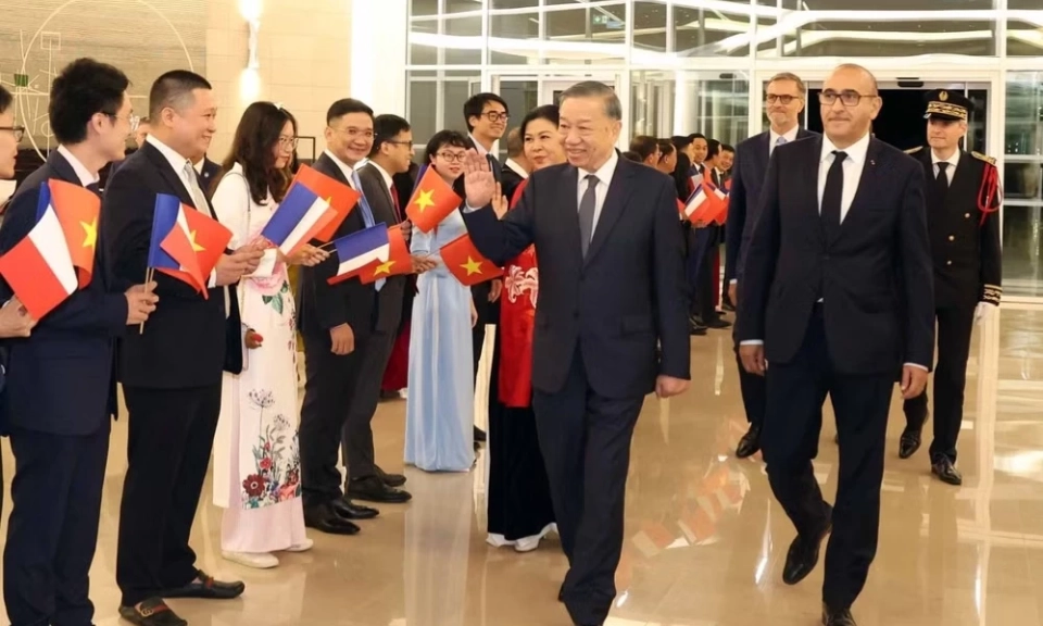 Tổng B&iacute; thư, Chủ tịch nước T&ocirc; L&acirc;m bắt đầu thăm ch&iacute;nh thức Cộng h&ograve;a Ph&aacute;p v&agrave; dự Hội nghị Thượng đỉnh Kh&ocirc;ng gian vũ trụ tại Paris