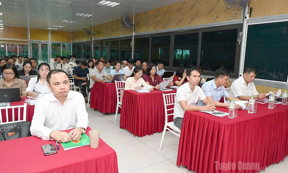 N&acirc;ng cao năng lực c&aacute;n bộ trong tiếp c&ocirc;ng d&acirc;n v&agrave; giải quyết TTHC