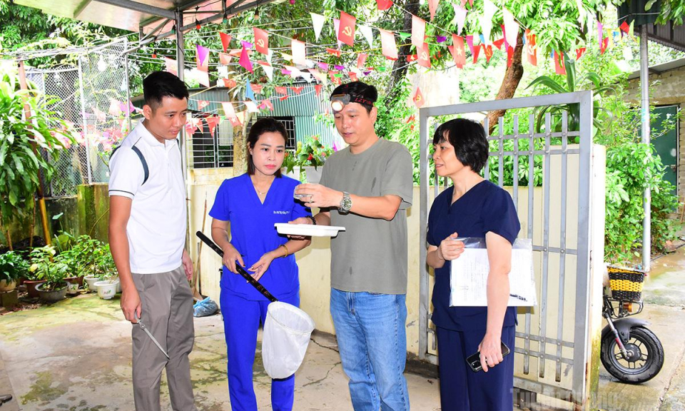 Viện Vệ sinh dịch tễ Trung ương gi&aacute;m s&aacute;t ph&ograve;ng chống sốt xuất huyết tại Tuy&ecirc;n Quang