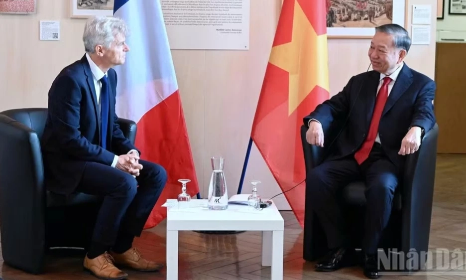 Tổng B&iacute; thư, Chủ tịch nước T&ocirc; L&acirc;m gặp B&iacute; thư to&agrave;n quốc Đảng Cộng sản Ph&aacute;p Fabien Roussel