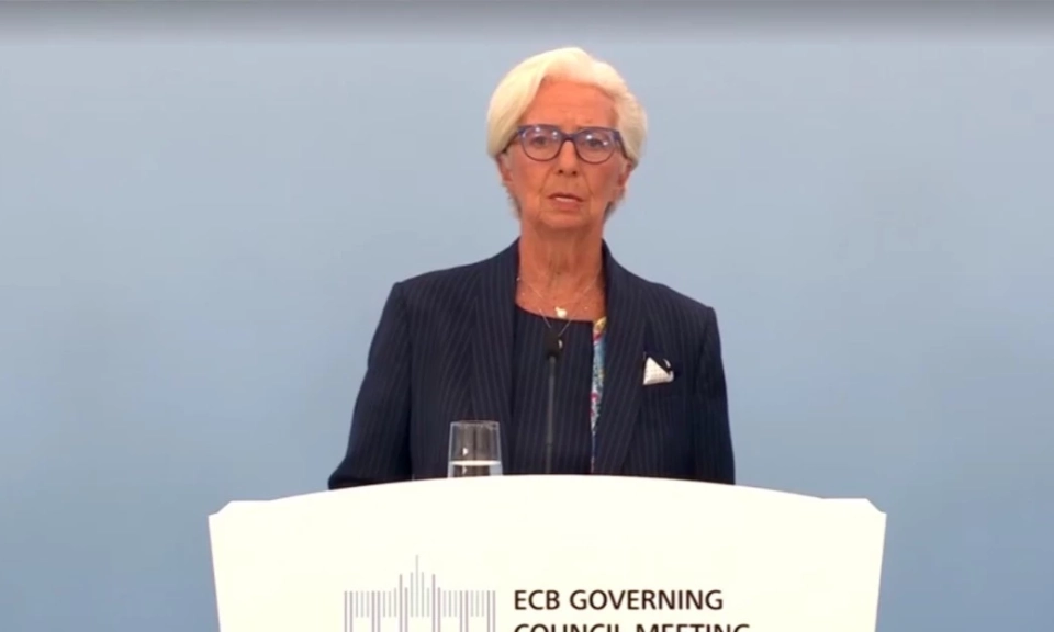 ECB n&acirc;ng l&atilde;i suất, cảnh b&aacute;o rủi ro lạm ph&aacute;t gia tăng do gi&aacute; năng lượng