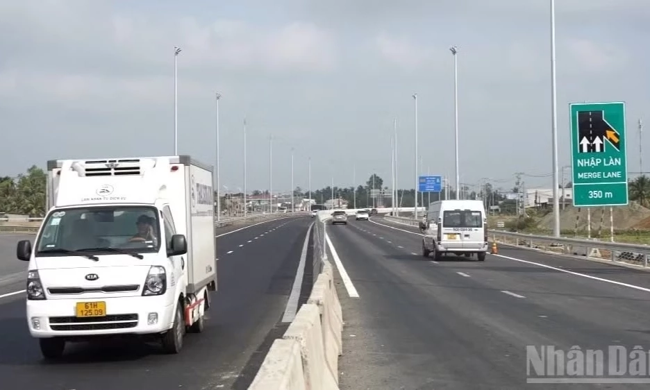 Chủ động ứng ph&oacute; thi&ecirc;n tai, bảo đảm an to&agrave;n giao th&ocirc;ng đường bộ trong 10 ng&agrave;y tới