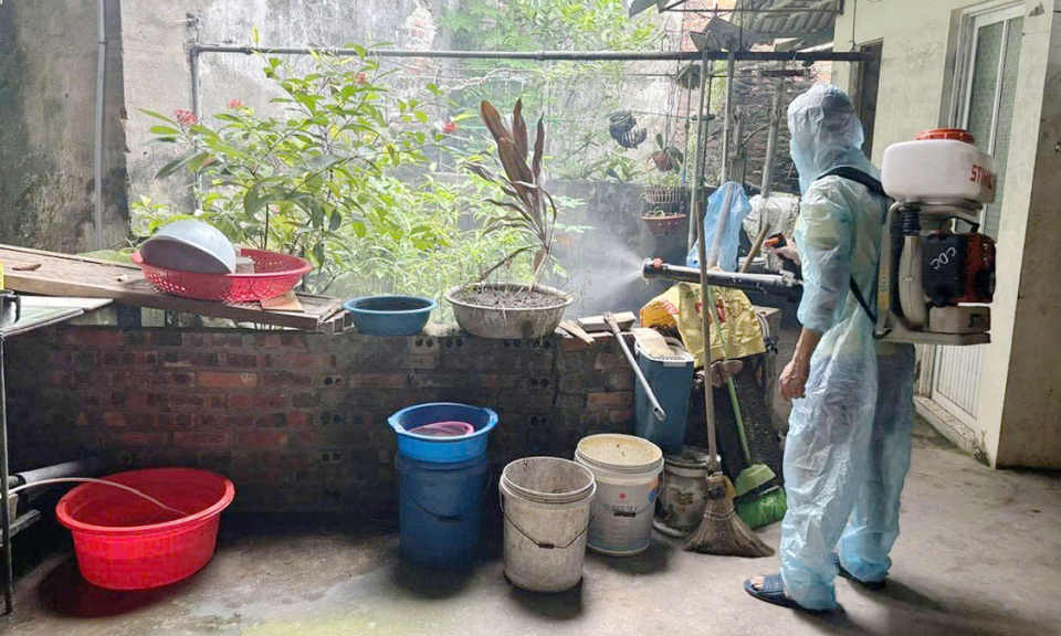 Kiểm so&aacute;t dịch sốt xuất huyết