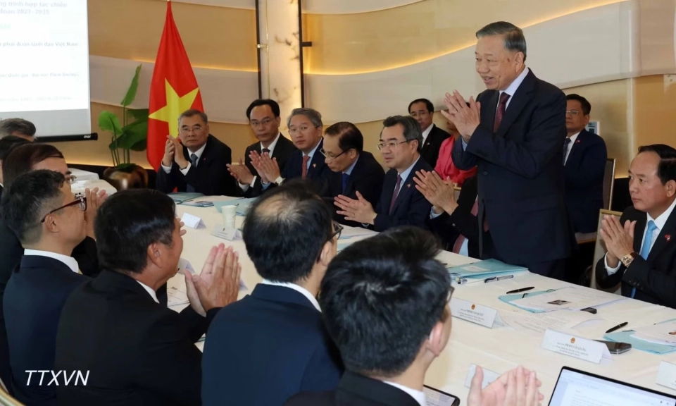Tổng B&iacute; thư, Chủ tịch nước T&ocirc; L&acirc;m tiếp một số chuy&ecirc;n gia c&ocirc;ng nghệ người Việt Nam tại Ph&aacute;p