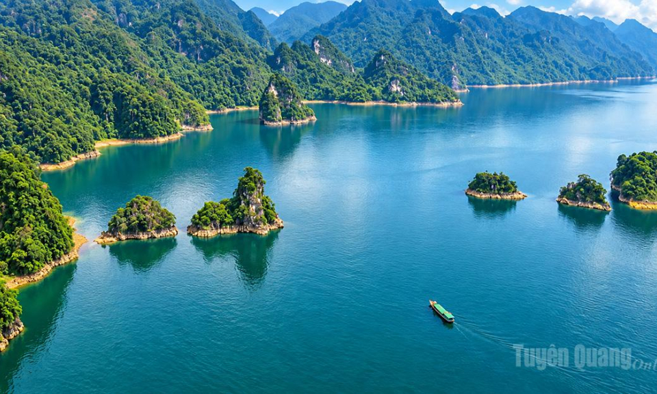 Tuyệt t&aacute;c sinh th&aacute;i N&agrave; Hang - L&acirc;m B&igrave;nh