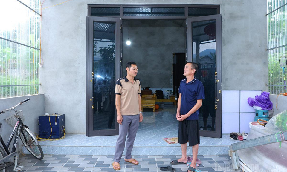 Minh Quang chung sức x&oacute;a nh&agrave; tạm