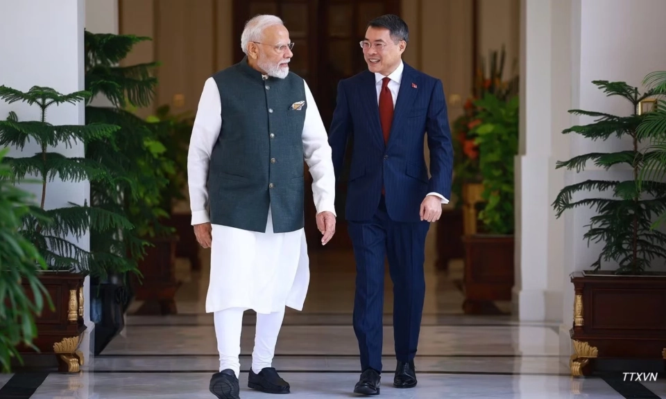 [Ảnh] Thủ tướng L&ecirc; Minh Hưng gặp Thủ tướng Ấn Độ Narendra Modi