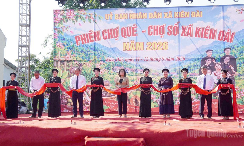Ki&ecirc;n Đ&agrave;i tổ chức phi&ecirc;n chợ qu&ecirc; &ndash; chợ số lần thứ I