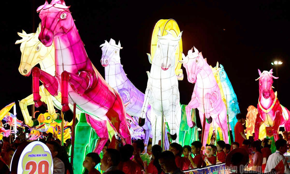 32 m&ocirc; h&igrave;nh tham gia thi m&ocirc; h&igrave;nh Đ&egrave;n Trung thu phường Minh Xu&acirc;n