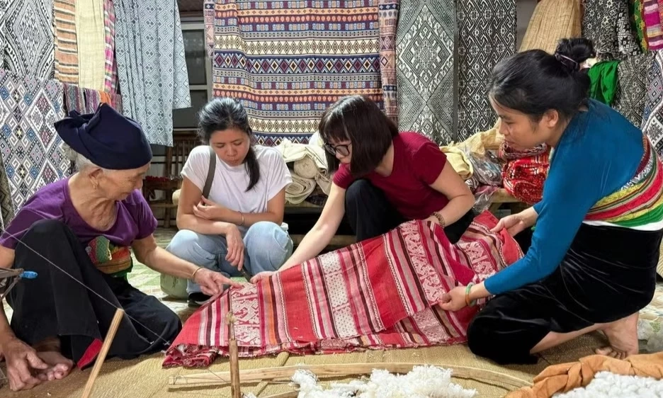 Bản sắc Việt trong d&ograve;ng chảy thiết kế s&aacute;ng tạo