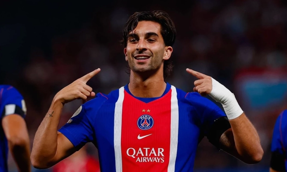 Ferran Torres ghi tuyệt phẩm, PSG thắng nhọc nhằn