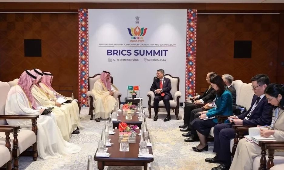 Thủ tướng L&ecirc; Minh Hưng tiếp Ho&agrave;ng th&acirc;n Faisal bin Farhan Al Saud, Trưởng đo&agrave;n, Bộ trưởng Ngoại giao Saudi Arabia