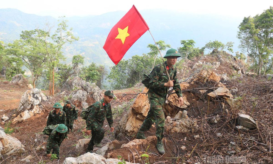 Bền bỉ t&igrave;m đồng đội