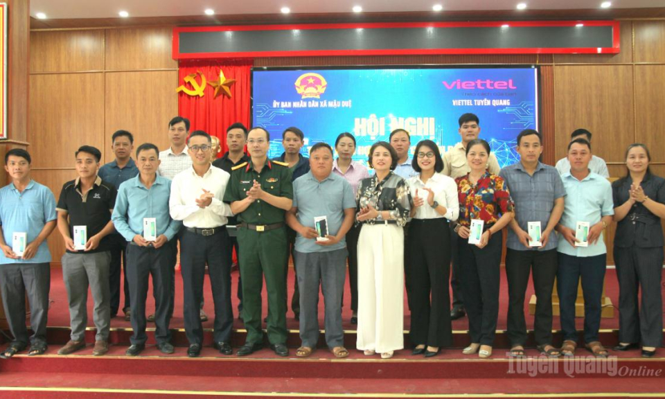 Hợp t&aacute;c chuyển đổi số giữa x&atilde; Mậu Duệ v&agrave; Viettel Tuy&ecirc;n Quang